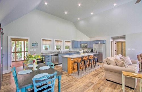 Pickwick Dam Cabina | 2 Mi to Golf Course + Fire Pit: Cozy Counce Cabin!