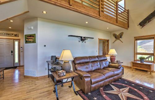 Innsbruck Val Moritz Casa | 2 Mi to Granby Ranch Granby Home with Hot Tub!
