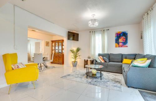 Miami Gardens Casa | 2 Mi to Hard Rock Stadium Home with Spacious Yard