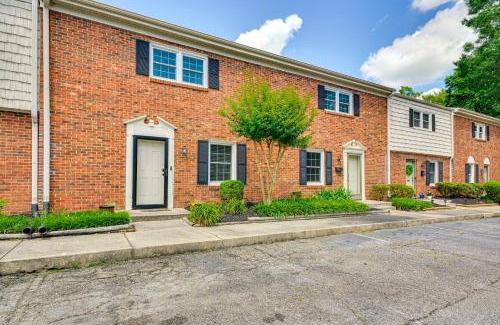 High Point Apartamento | 2 Mi to High Point University Townhome with Patio