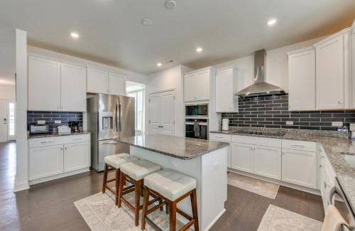 South Belmont Casa | 2 Mi to Historic Dtwn Belmont Family Gem with Patio