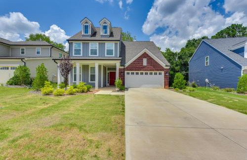 South Belmont Casa | 2 Mi to Historic Dtwn Belmont Family Gem with Patio