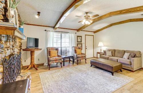 Redlick Casa | 2 Mi to Hospital Texarkana Family Home with Yard!