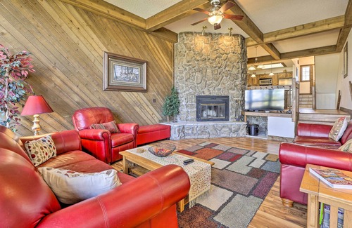 Summit Cove Condominio | 2 Mi to Lake Dillon: Spacious Condo w/ Mtn Views