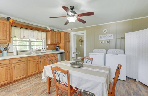 Lineville Cabaña | 2 Mi to Lake: Lineville Farmhouse w/ Fire Pit