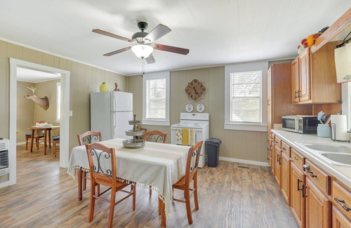 Lineville Cabaña | 2 Mi to Lake: Lineville Farmhouse w/ Fire Pit