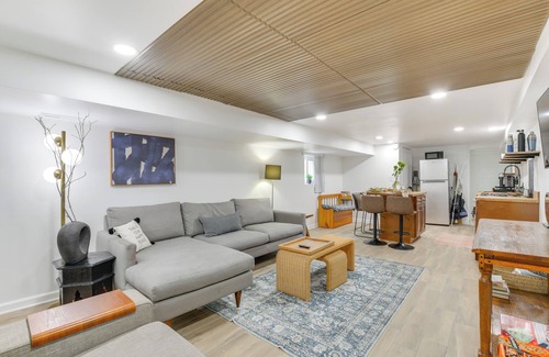 Belmont Cragin Apartamento | 2 Mi to Logan Square: Pet-Friendly Unit w/ Yard!