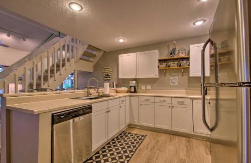 Osage Beach Apartamento | 2 Mi to Margaritaville Resort Lake-View Retreat!