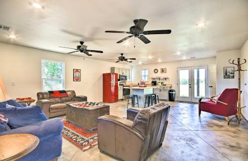 Grove Casa | 2 Mi to Marinas and Grove Cozy Cabin with Grill