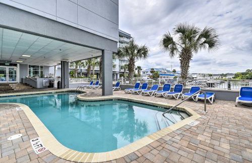 North Myrtle Beach Apartamento | 2 Mi to Ocean Waterfront North Myrtle Beach Condo