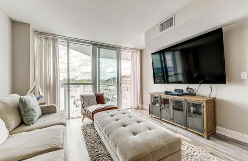 North Myrtle Beach Apartamento | 2 Mi to Ocean Waterfront North Myrtle Beach Condo
