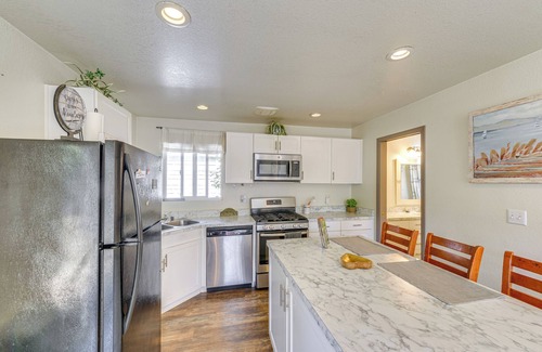 Eureka Cabaña | 2 Mi to Old Town: House w/ Grill in Eureka!