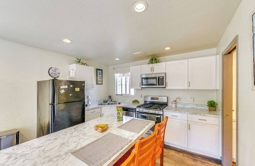 Eureka Cabaña | 2 Mi to Old Town: House w/ Grill in Eureka!