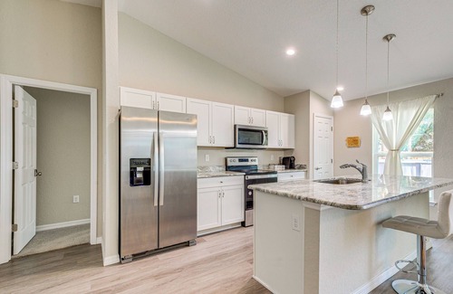 Dunnellon Cabaña | 2 Mi to Rainbow Springs: Home w/ Hot Tub!