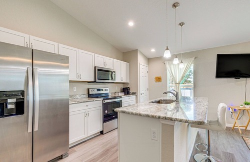 Dunnellon Cabaña | 2 Mi to Rainbow Springs: Home w/ Hot Tub!