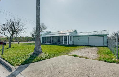 Aransas Pass Casa | 2 Mi to Redfish Bay Aransas Pass Home with Fire Pit