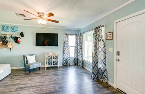 Aransas Pass Casa | 2 Mi to Redfish Bay Aransas Pass Home with Fire Pit