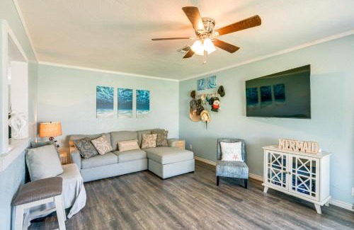 Aransas Pass Casa | 2 Mi to Redfish Bay Aransas Pass Home with Fire Pit