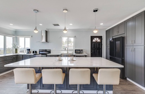South Arroyo Casa | 2 Mi to Rose Bowl Stadium: Mtn-View Gem w/ Patio