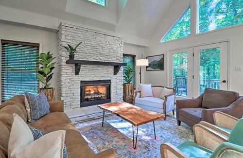 Sapphire Casa | 2 Mi to Sapphire Resort Home with Hot Tub and Games!