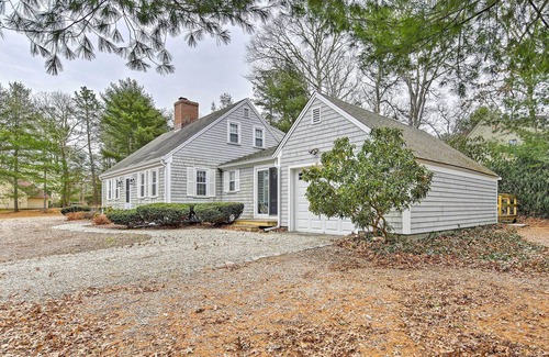 Mashpee Cabaña | 2 Mi to Shore: Home w/ BBQ & Beach Gear in Mashpee
