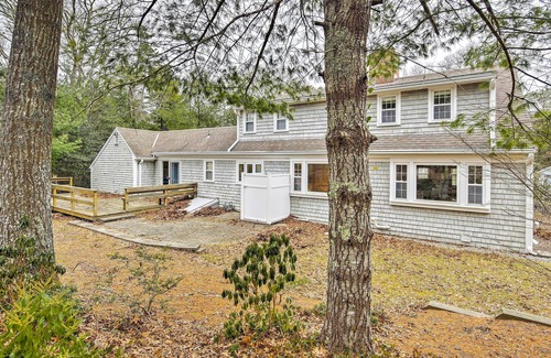 Mashpee Cabaña | 2 Mi to Shore: Home w/ BBQ & Beach Gear in Mashpee