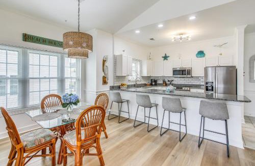 Central Myrtle Beach Apartamento | 2 Mi to Shore Myrtle Beach Condo with Pool!