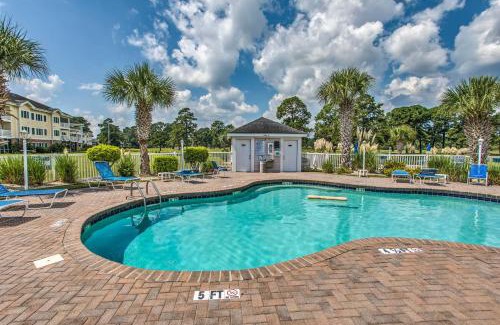Central Myrtle Beach Apartamento | 2 Mi to Shore Myrtle Beach Condo with Pool!