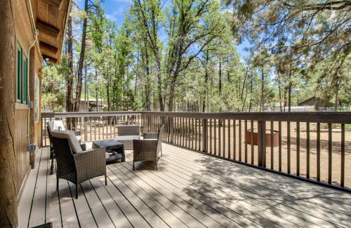Show Low Casa | 2 Mi to Show Low Lake Log Cabin with Large Yard!