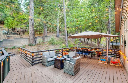 Lake Arrowhead Casa | 2 Mi to SkyPark at Santas Village Family Cabin