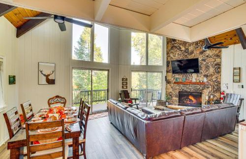 Lake Arrowhead Casa | 2 Mi to SkyPark at Santas Village Family Cabin