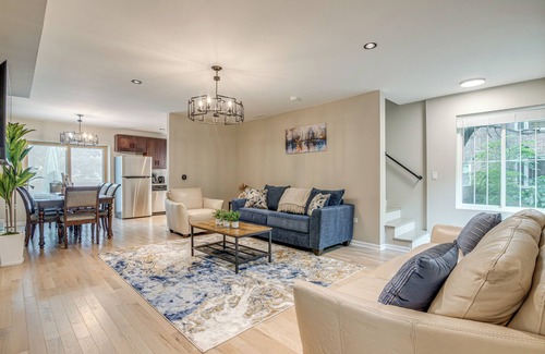 South Shore Casa | 2 Mi to South Shore Beach: Urban Retreat w/Yard