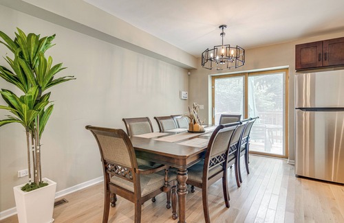 South Shore Casa | 2 Mi to South Shore Beach: Urban Retreat w/Yard