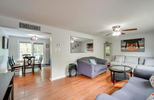 Tobyhanna Casa | 2 Mi to Tobyhanna SP Family Home with Deck!
