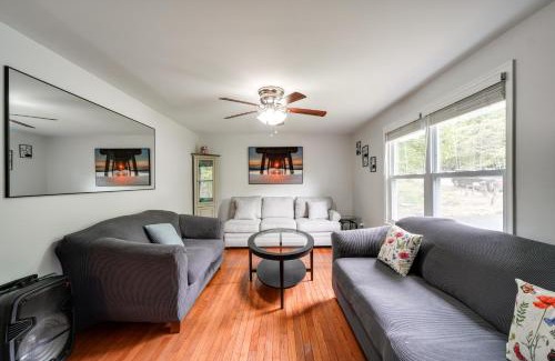 Tobyhanna Casa | 2 Mi to Tobyhanna SP Family Home with Deck!