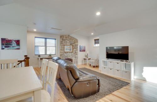 Castle Rock Casa | 2 Mi to Town Castle Rock Retreat with Fireplace!