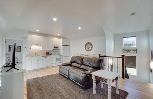 Castle Rock Casa | 2 Mi to Town: Castle Rock Retreat w/ Fireplace!