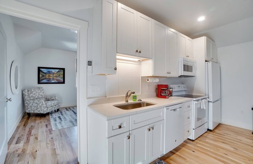 Castle Rock Casa | 2 Mi to Town: Castle Rock Retreat w/ Fireplace!