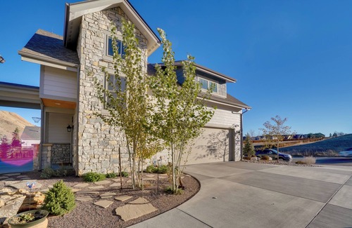 Castle Rock Casa | 2 Mi to Town: Castle Rock Retreat w/ Fireplace!