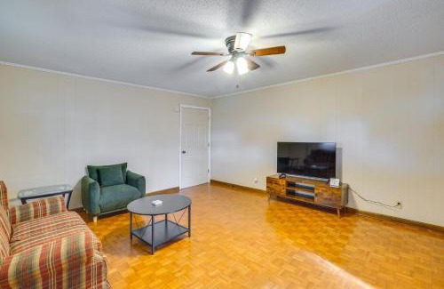 Etowah Casa | 2 Mi to Town Rustic East Tennessee Home!