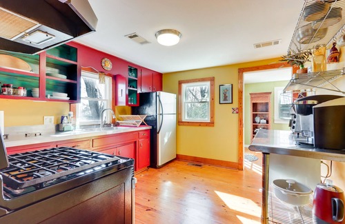 Fayetteville Casa | Fayetteville Home w/ Patios Near Town & University
