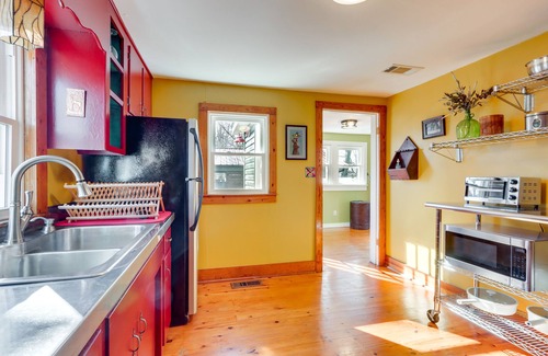 Fayetteville Casa | Fayetteville Home w/ Patios Near Town & University