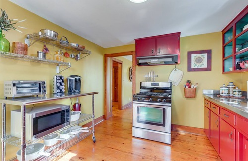 Fayetteville Casa | Fayetteville Home w/ Patios Near Town & University