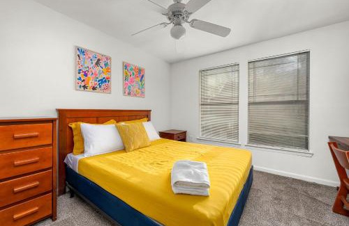 Bearss Plaza Apartamento | 2 MI to USF Pet Friendly & Budget Friendly