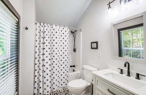 Warm Springs Casa | 2 Mi to Warm Springs Pools Home with Large Yard!