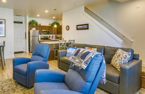 Providence Casa | 2 Mi to Zootah Providence Townhome with Fireplaces
