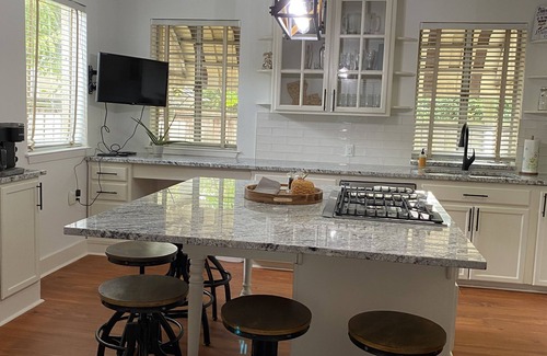 Baton Rouge Casa | 2 miles from all LSU Spring Sports!!