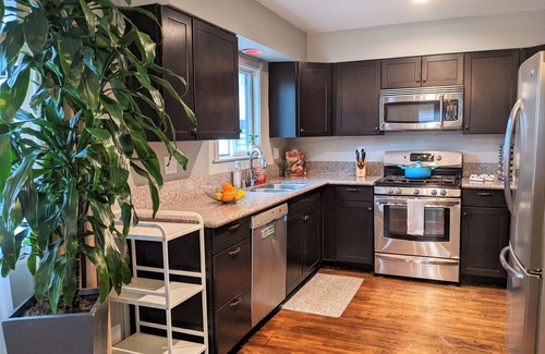 Stockton Casa | ~2 Miles to NASSCO, Naval Base, Gaslamp - 3/2 AC, WiFi, W&D, Yard, Free Parking
