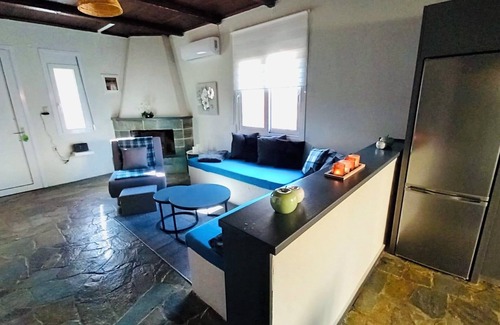Kokkini Chani Casa | 2 min. drive to the beach. Holiday Home Angela