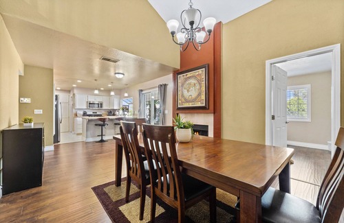 Palmdale Casa | 2 min to Hospital! Dreamy Desert Oasis 4B/3B Palmdale Hilltop Retreat